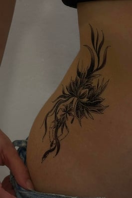 Geçici Ay Ve Çiçek Figürlü Dövme Tattoo