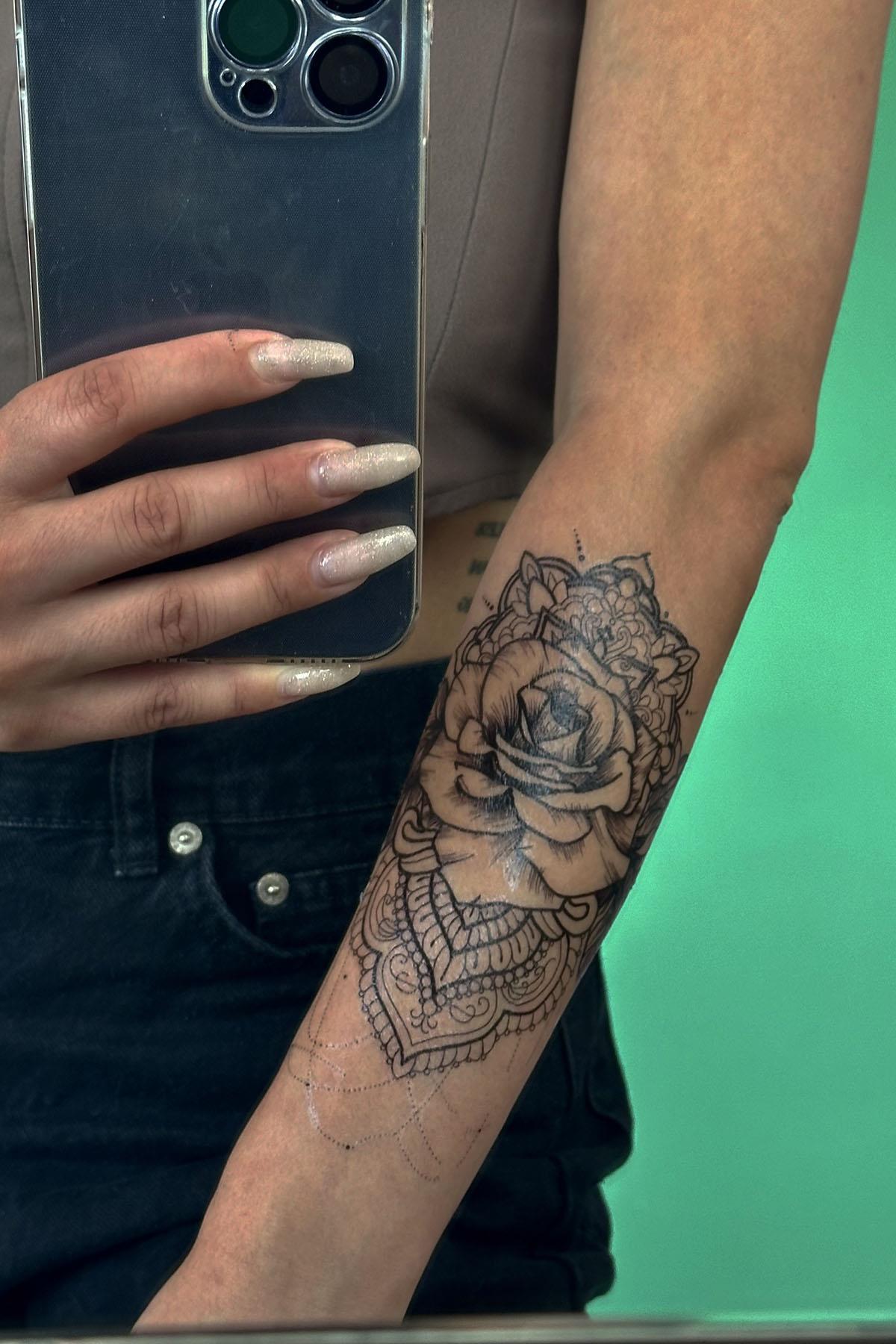 Geçici Gül Figürlü Dövme Tatto