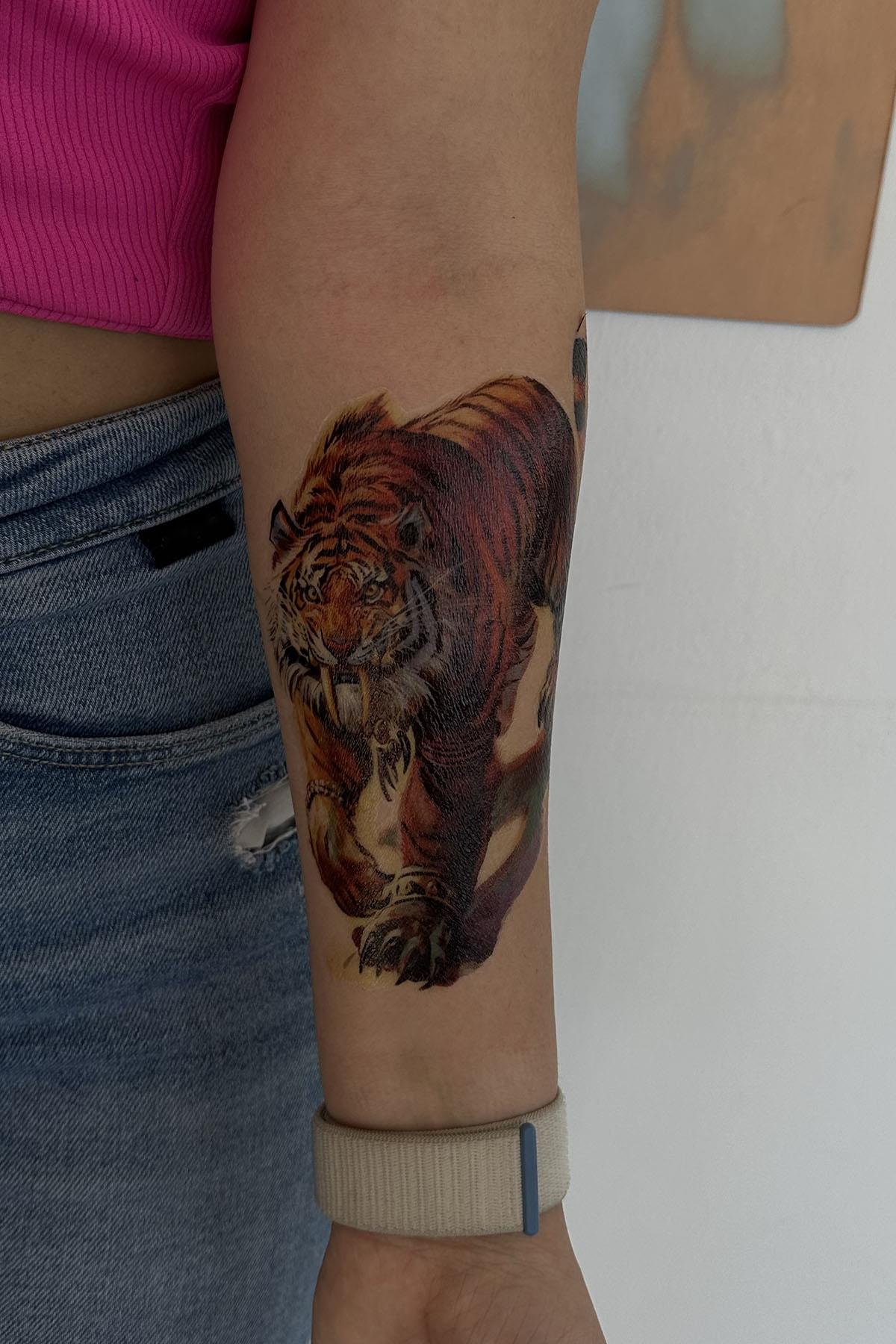 Geçici Kaplan Figürlü Dövme Tatto